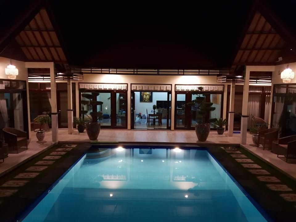 Hotel Mias Jungle House à Lovina Beach Extérieur photo