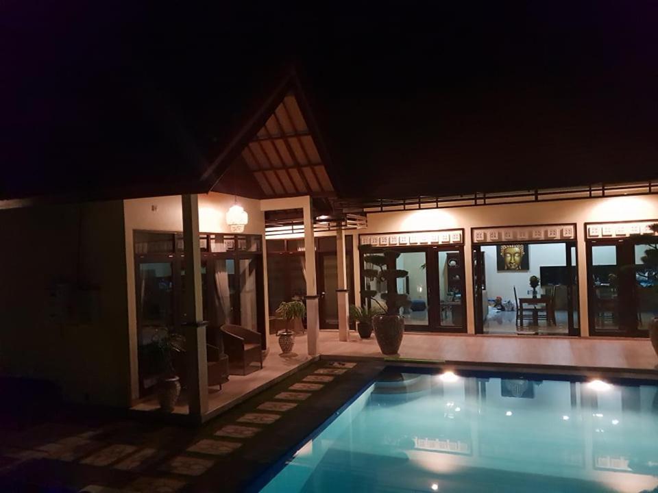 Hotel Mias Jungle House à Lovina Beach Extérieur photo